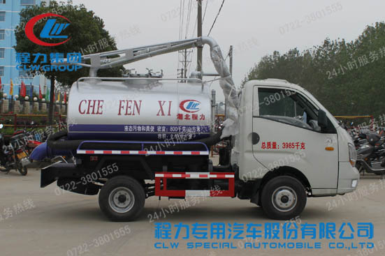 程力威牌CLW5040GXEB4型吸粪车